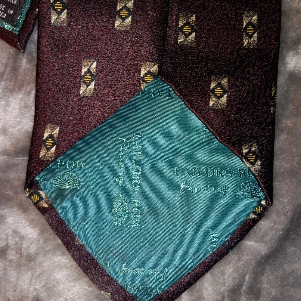 Vintage TAILORS ROW FINERY BURGANDY SILVER Gold Medallion Shield Silk Tie